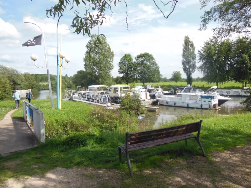 Le petit port fluvial de Fouchécourt