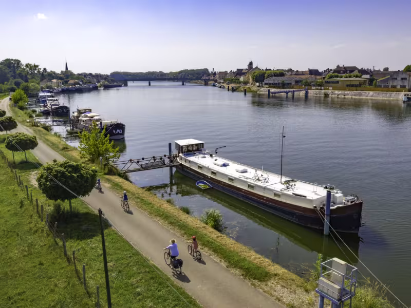 Péniche et port de Saint-de-Losne