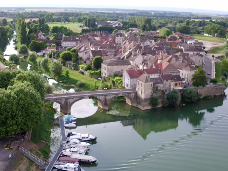 Verdun-sur-le-Doubs_la halte nautique au confluent de la Saône et du Doubs