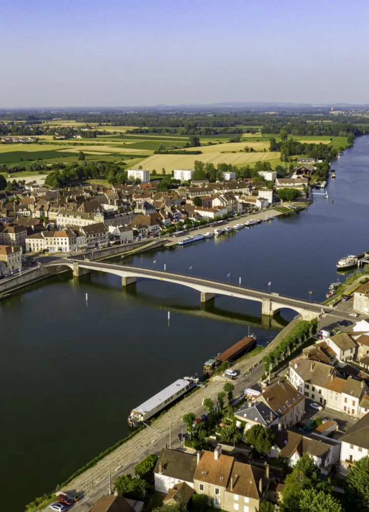 Vue aérienne de Saint-Jean-de-Losne