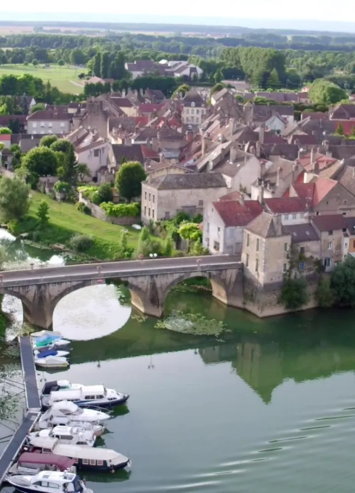 Verdun-sur-le-Doubs_la halte nautique au confluent de la Saône et du Doubs