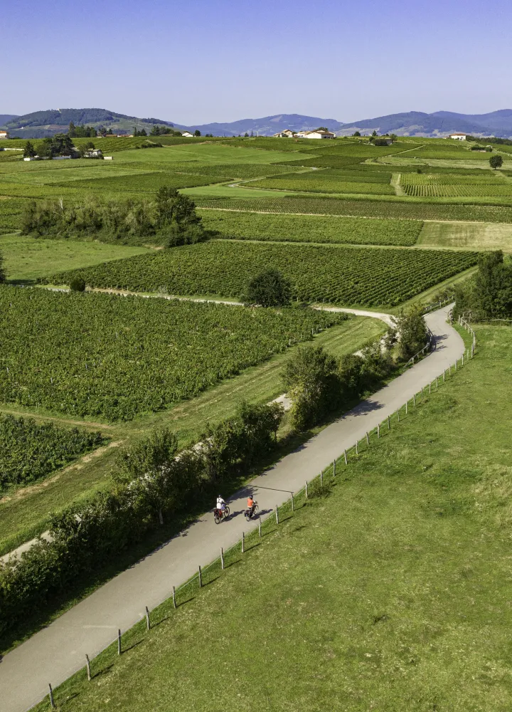 A vélo sur La Voie Bleue à Belleville-en-Beaujolais © Guillaume Robert-Famy