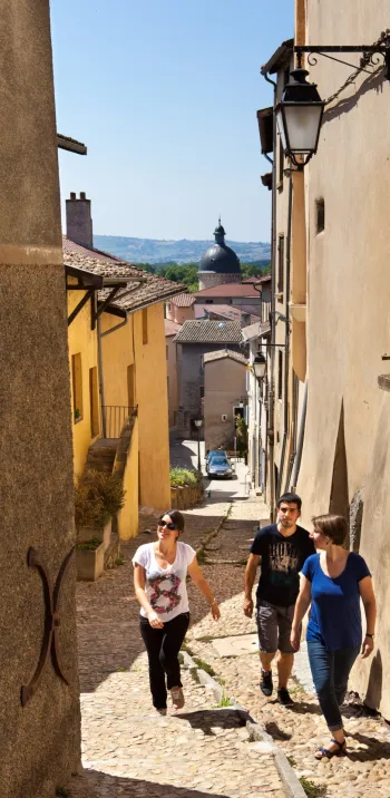 Balade à Trévoux dans la rue casse-cou
