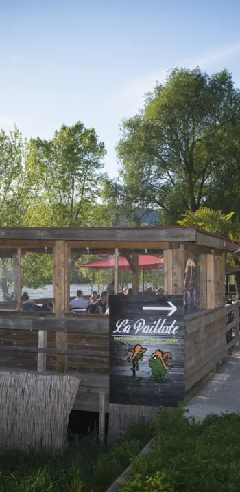 Guinguette au bord de la Saône