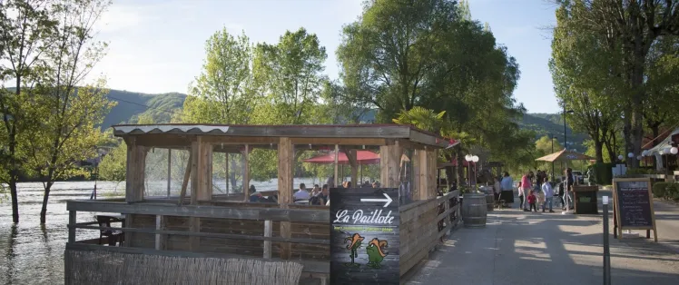 Guinguette au bord de la Saône