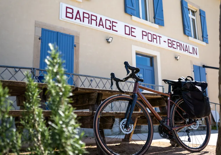 La Voie Bleue à vélo - Maison éclusière de Parcieux dans l'Ain