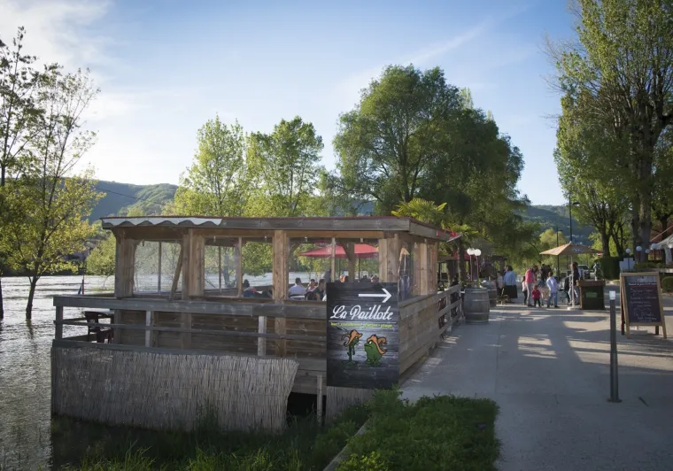 Guinguette au bord de la Saône