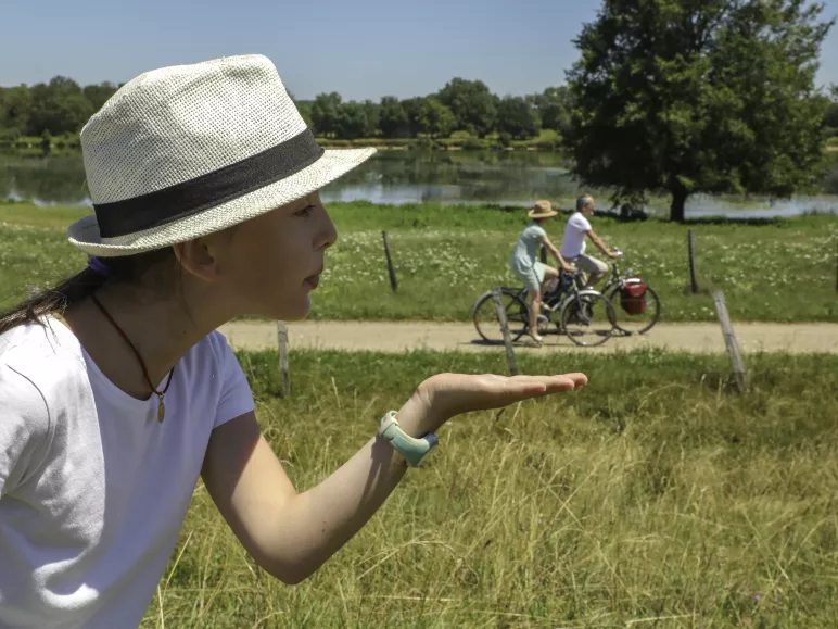 La Voie Bleue en Saône-et-Loire_ Transport de bagages