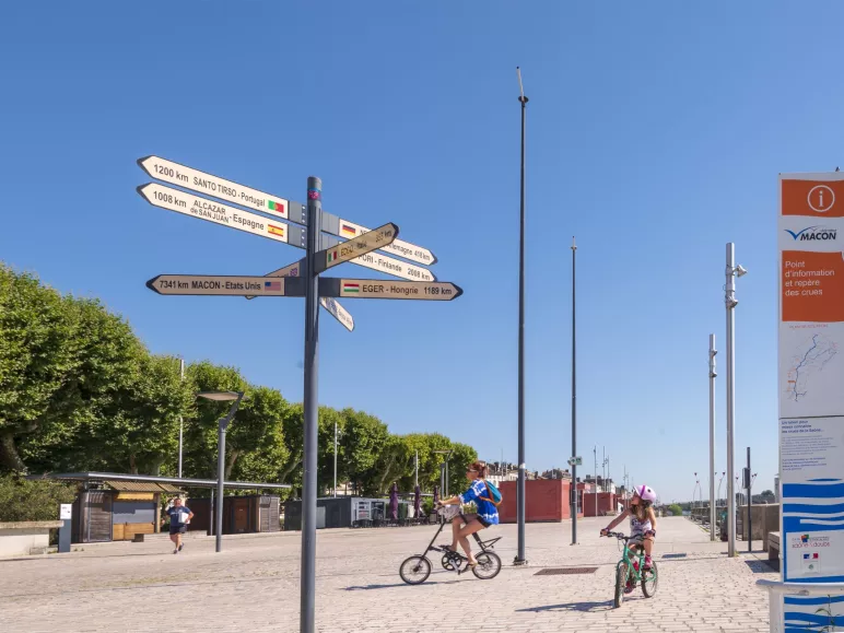 Interconnections with further cycle routes