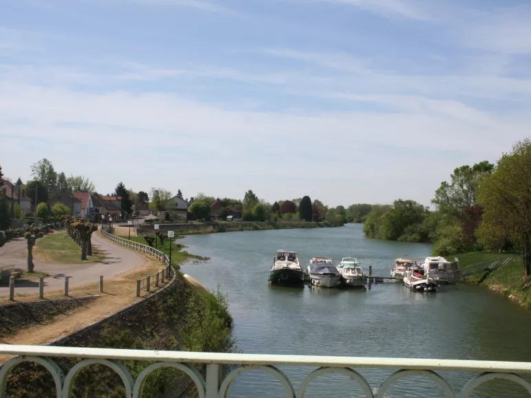 Lechâtelet, with the feel of a fishermen’s village